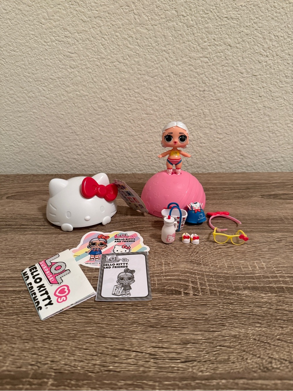 L.O.L Surprise! Loves Hello Kitty and Friends Doll HELLO KITTY QT